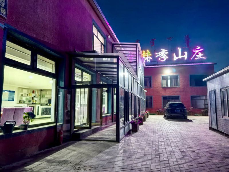 乌兰布统贺赫李山庄酒店-